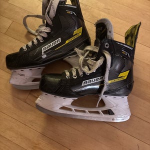 2022 Bauer Supreme M3 Hockey Skates Extra Wide Width Size 5.5 (Used)