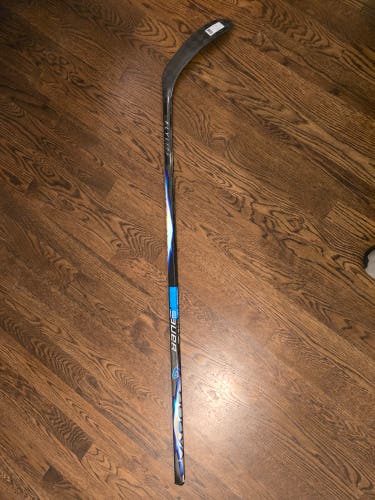Junior Bauer Vapor FlyLite Left Hand Hockey Stick P28 (New)