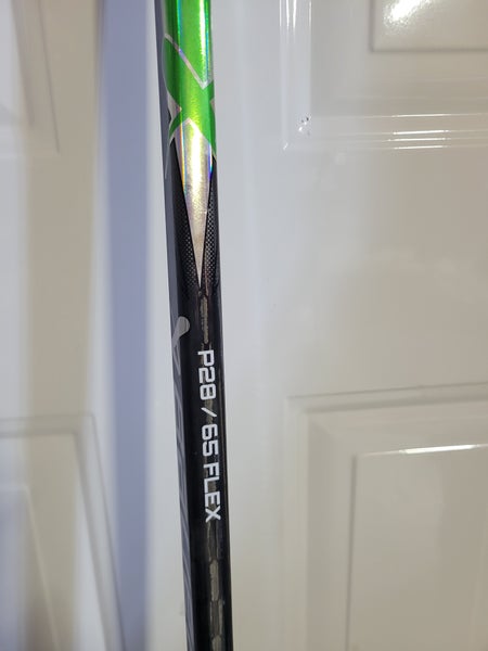 Intermediate green ! Bauer Vapor FlyLite Left Hand Hockey Stick P28 (New)