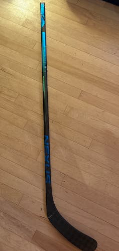 Youth Bauer Nexus Geo Right Handed Hockey Stick P92 (Used)