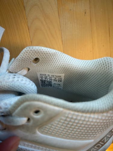Unisex 3Y (Big Kids / Youth) Adidas Mid Top Molded Cleats (Used)