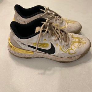 White Men's Size M 8.0 (W 9.0) Adult Nike Alpha huarache elite 3 Low Top Turf Cleats (Used)