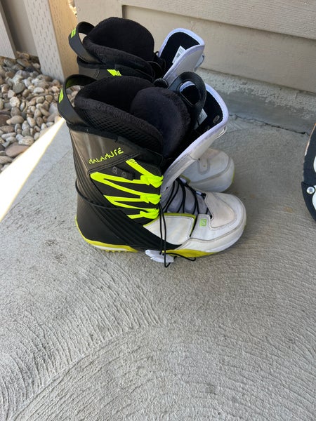 Men's Size M 9.5 (W 10.5) Salomon Malamute Snowboard Boots Medium Flex All Mountain (Used)