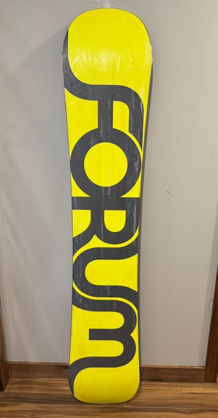 Unisex Forum Snowboard Freestyle Without Bindings Medium Flex True Twin 156 cm (Used)