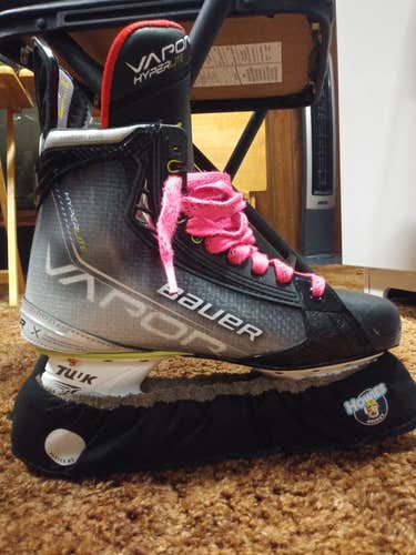 Senior Used Bauer Vapor Hyperlite Hockey Skates Size 9.5