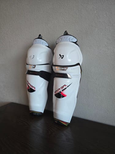 Senior Bauer Vapor Flypro 15" Shin Pads (New)