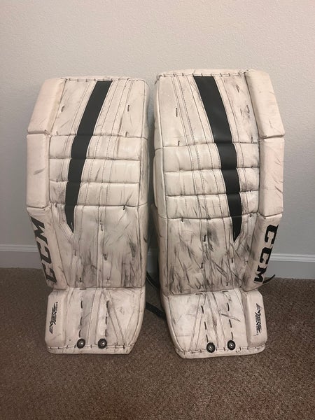 31" CCM Extreme Flex II 860 Goalie Leg Pads (Used)