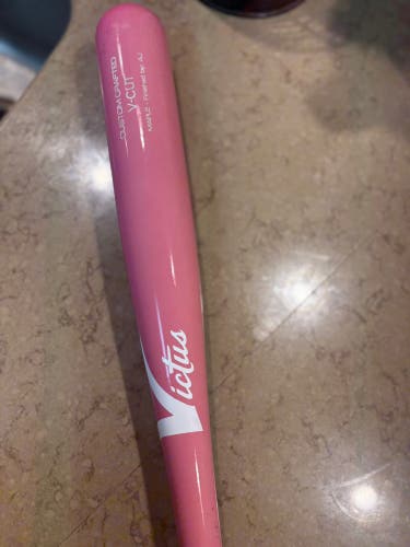 Pink Victus V-Cut Bat (-3) 30 oz 33" (Used)