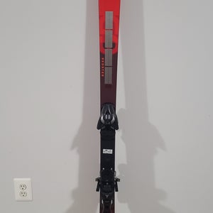 *New* Atomic Redster G9 159cm skis with binding