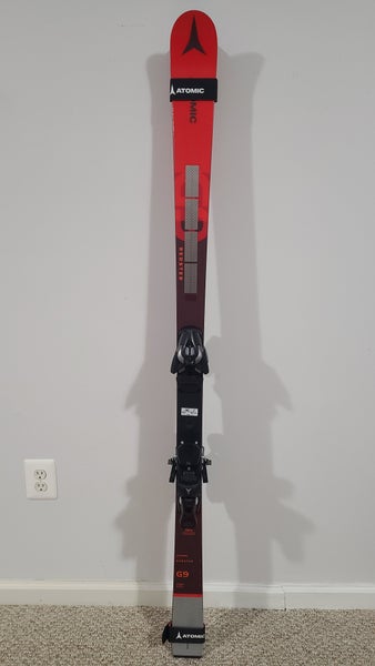 *New* Atomic Redster G9 159cm skis with binding