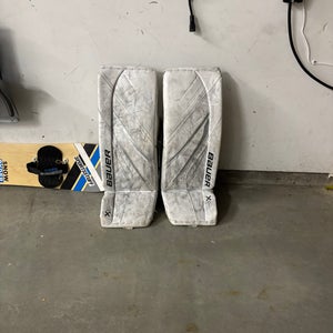 Medium 2023 Bauer Vapor X5 Pro Goalie Leg Pads (Used)