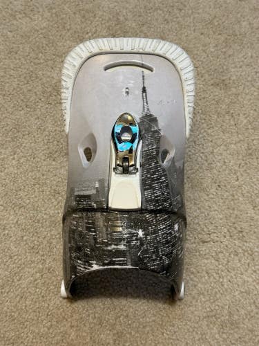 One Burton Cartel Snowboard binding Lo Back High Back Medium White