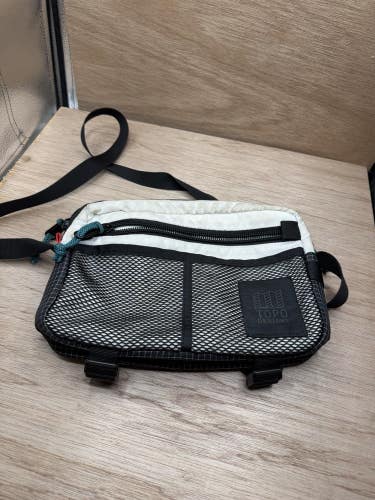 Topo Designs Block Bag White And black