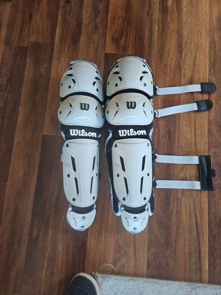 Wilson ez gear 2.0 Catcher's Leg Guard (New)