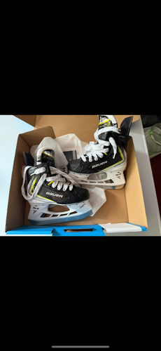 2025 Bauer S25 Vapor Velocity (SMU) Hockey Skates Regular Width Size 1 (Used)