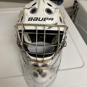 White Intermediate Bauer NME IX Goalie Mask (Used) fit 0.5. Size 6.5-7