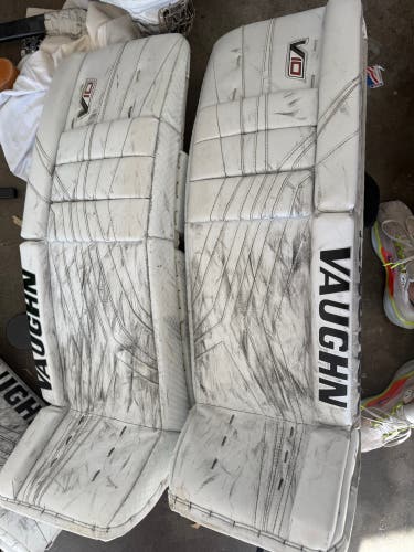 33" Vaughn Goalie Leg Pads (Used)