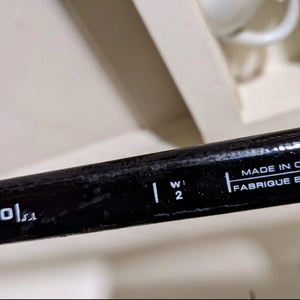 Intermediate Easton S19 Right Handed Hockey Stick Heel Pattern (Used)