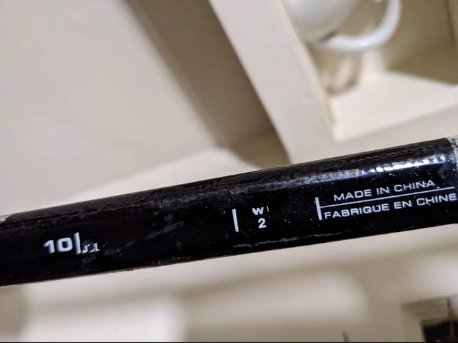 Intermediate Easton S19 Right Handed Hockey Stick Heel Pattern (Used)