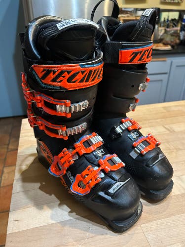 Tecnica Mach 1R Racing Ski Boots 90 Flex Kid's 5/5.5 Mondo 23/23.5 Used