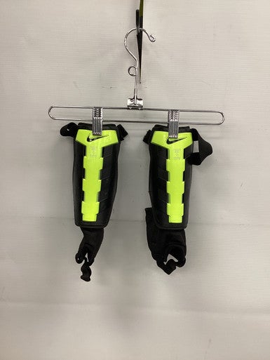 Used Nike Soccer Shin Guards Junior Green SM 11851-S000039506