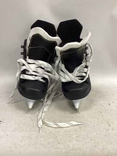 Used CCM TACKS Youth Hockey Skate Youth 09.0 11851-S000039530