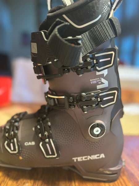 Mondo 24 & 24.5 Women's Tecnica Mach 1 Ski Boots Medium Flex (New)
