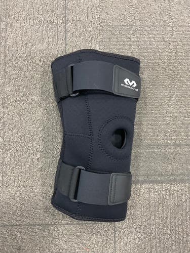 Used McDavid KNEE BRACE Exercise Accessory Other Black 11614-S000224359