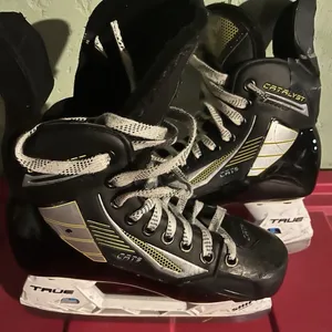 True Catalyst  Hockey Skates Regular Width Size 3 (Used)