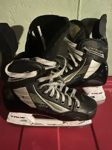 True Catalyst  Hockey Skates Regular Width Size 3 (Used)
