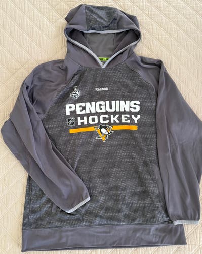 Pittsburgh Penguins Stanley Cup Team Issued Gray Adult Large Reebok Sweatshirt