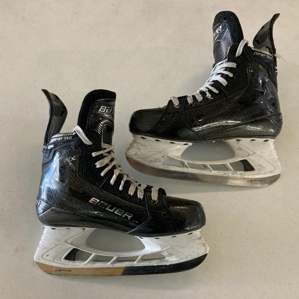 Used Senior Bauer S22 Supreme Matrix Hockey Skates Size 7 | FIT 2