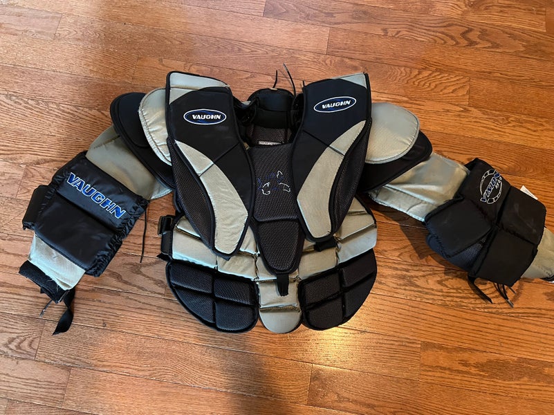 Medium Vaughn Vision 3700 Goalie Chest Protector (Used)
