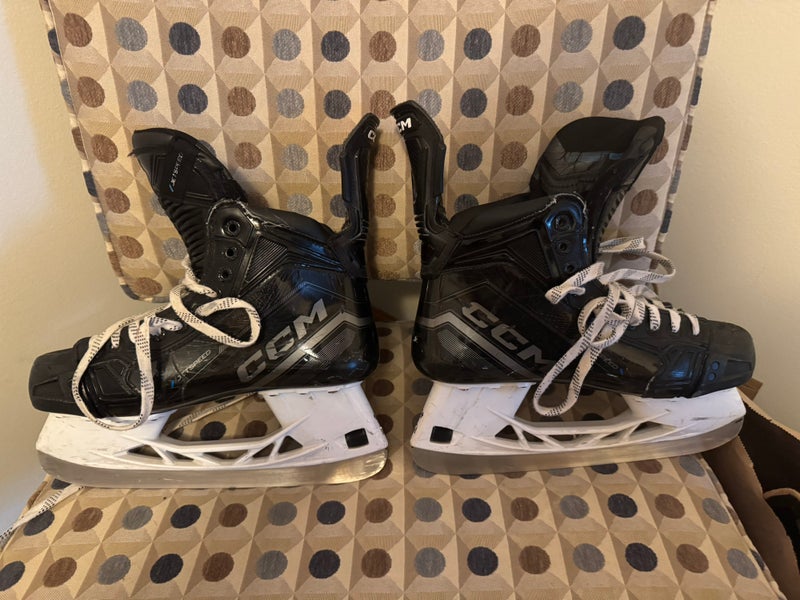 2023 CCM JetSpeed FT690 Hockey Skates Regular Width 8.5 (Used)