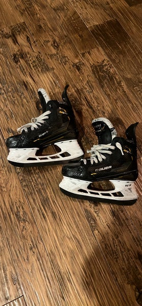 2022 Bauer Supreme M5 Pro Hockey Skates Size 4 (Used)