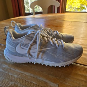 Lightly used Nike Vapor Low Turf Cleats (M 9.5)