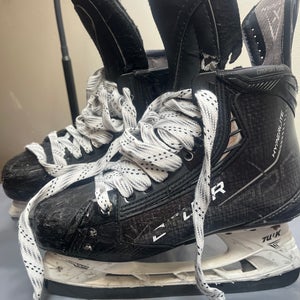 Bauer Vapor Hyperlite Hockey Skates  Pro Stock Size 6.5 (Used)