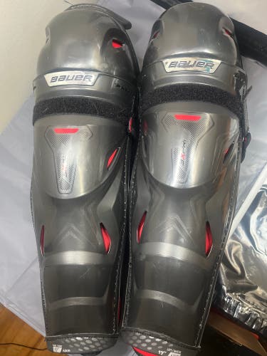 Senior Bauer Vapor 17" Shin Pads (Used)