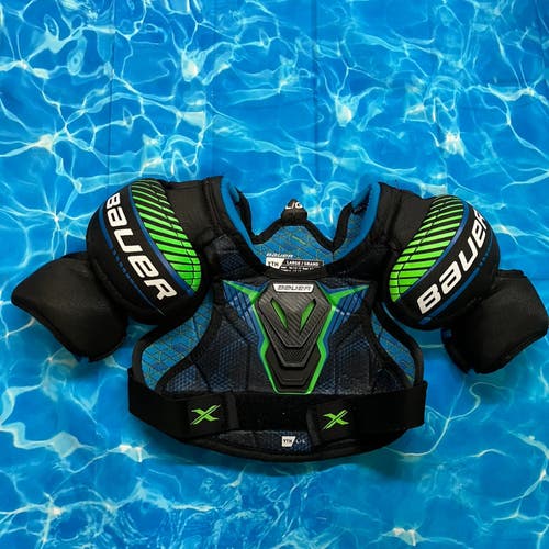 Large Youth Bauer bauer x Shoulder Pads (Used)