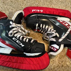 CCM JET SPEED FT485 ICE HOCKEY SKATES,ADULT SIZE 8.5 Regular SKATE 10 Used 5x times