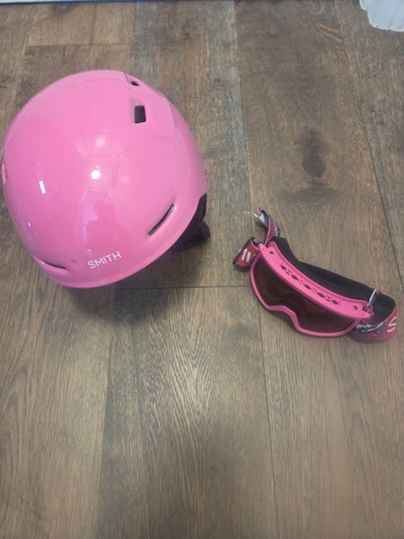 Kid's Medium Smith Zoom Jr Helmet and goggles combo(Used)
