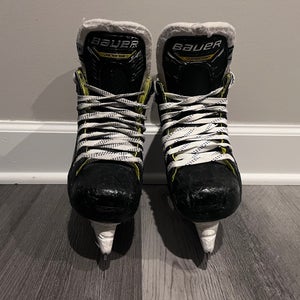 2024 Bauer Supreme M4 Hockey Skates Size 4 (Used)