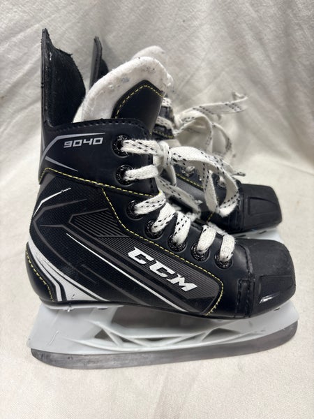 CCM Tacks 9040 Hockey Skates Regular Width 11 (Used)