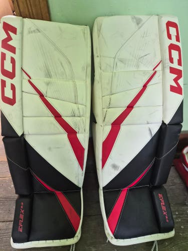 2023 30" CCM Extreme Flex 6 Goalie Leg Pads (Used)