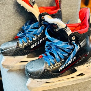 2023 Bauer Vapor X4 Hockey Skates Wide Width Size 5.5 (Used)