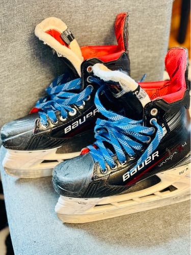 2023 Bauer Vapor X4 Hockey Skates Wide Width Size 5.5 (Used)