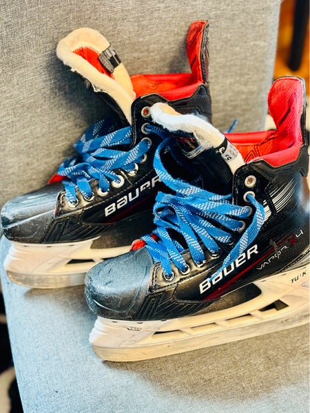2023 Bauer Vapor X4 Hockey Skates Wide Width Size 5.5 (Used)