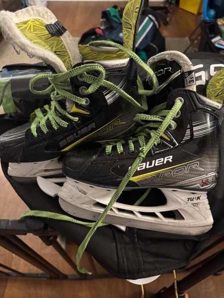 2023 Bauer Vapor X4 Hockey Skates Extra Wide Width Size 3.5 (Used)