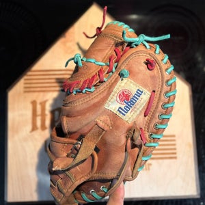 Nokona RH Catcher's Glove 34" (Used)