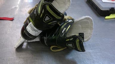 Used Bauer SUPREME Junior Hockey Skate Junior 02 11339-S000195909